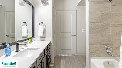 750 Fort Worth Ave, Unit 326 in Dallas, TX - Building Photo - Building Photo