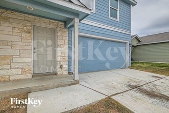 10615 McClintock Dr in Converse, TX - Building Photo - Building Photo