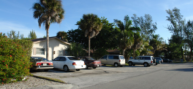 2059-2083 Palm St in Naples, FL - Building Photo - Building Photo