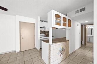 18620 Hatteras St in Los Angeles, CA - Building Photo - Building Photo