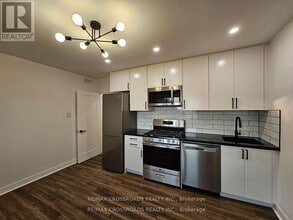 2170B Dufferin St in Toronto, ON - Building Photo - Building Photo