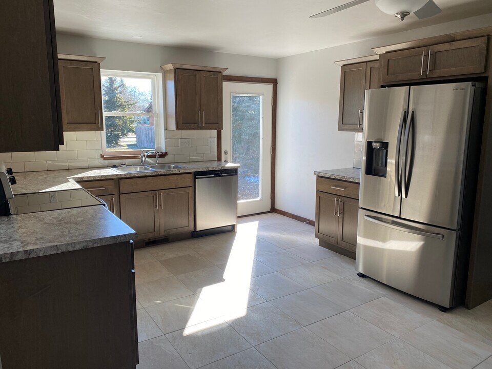 2014 Zimmer Dr in Manitowoc, WI - Building Photo
