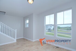 1030 W Painted Horse Ln in Bluffdale, UT - Building Photo - Building Photo