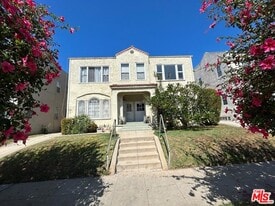 759 1/2 N Ridgewood Pl in Los Angeles, CA - Building Photo