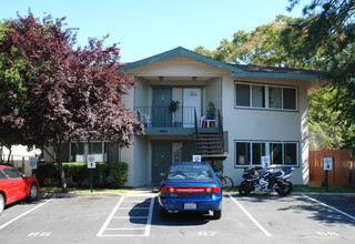 Ashdale Court Apartments in Sacramento, CA - Building Photo - Building Photo