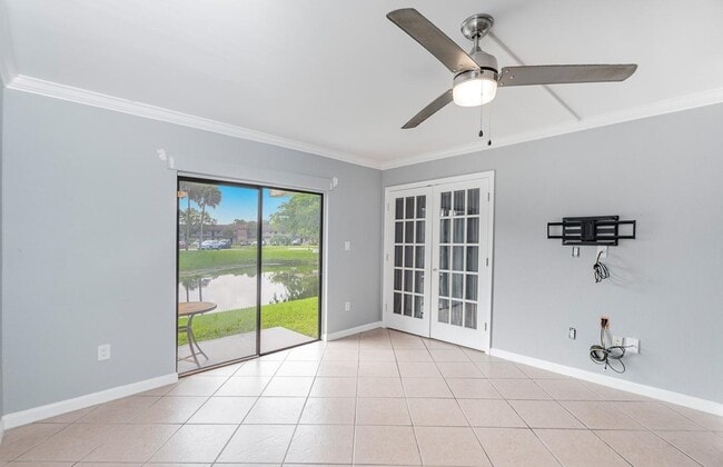 6020 Shaker Wood Cir in Tamarac, FL - Building Photo - Building Photo