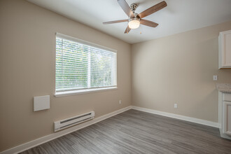 Hampshire Downs in Hillsboro, OR - Building Photo - Interior Photo