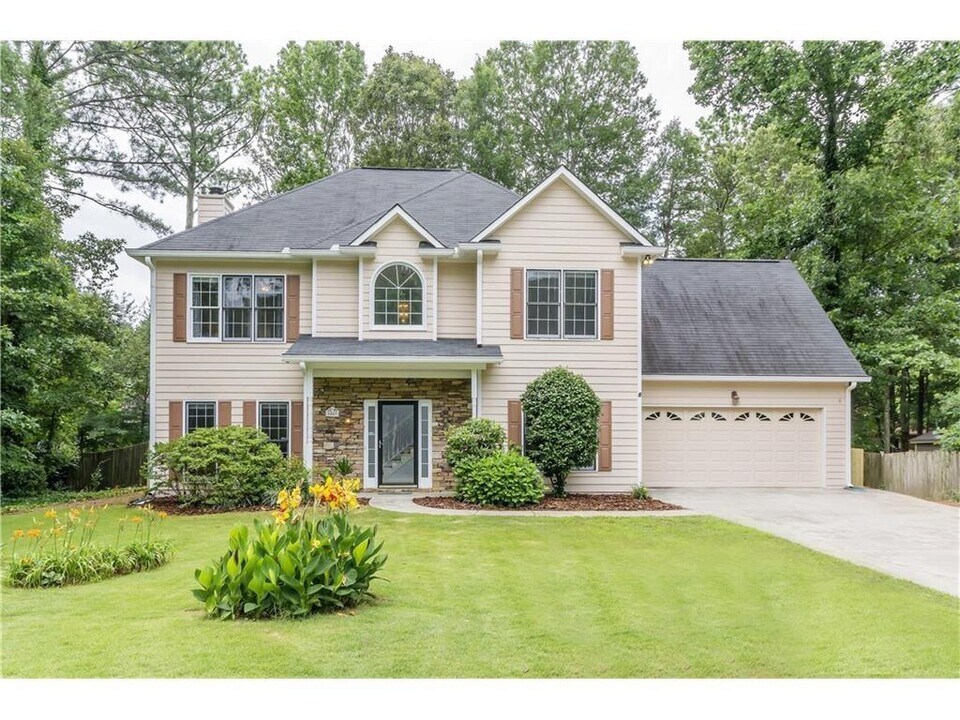 2807 Forest Wood Dr in Marietta, GA - Building Photo