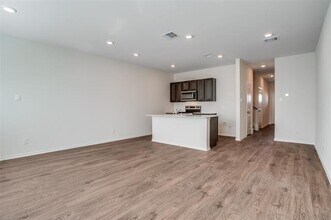 321 Tall Cedar Wy in Princeton, TX - Foto de edificio - Building Photo