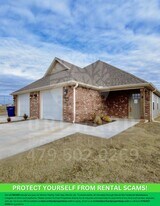 3001 N Conway Dr in Siloam Springs, AR - Building Photo