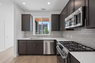 3704 Jetson Wy in Austin, TX - Building Photo - Building Photo