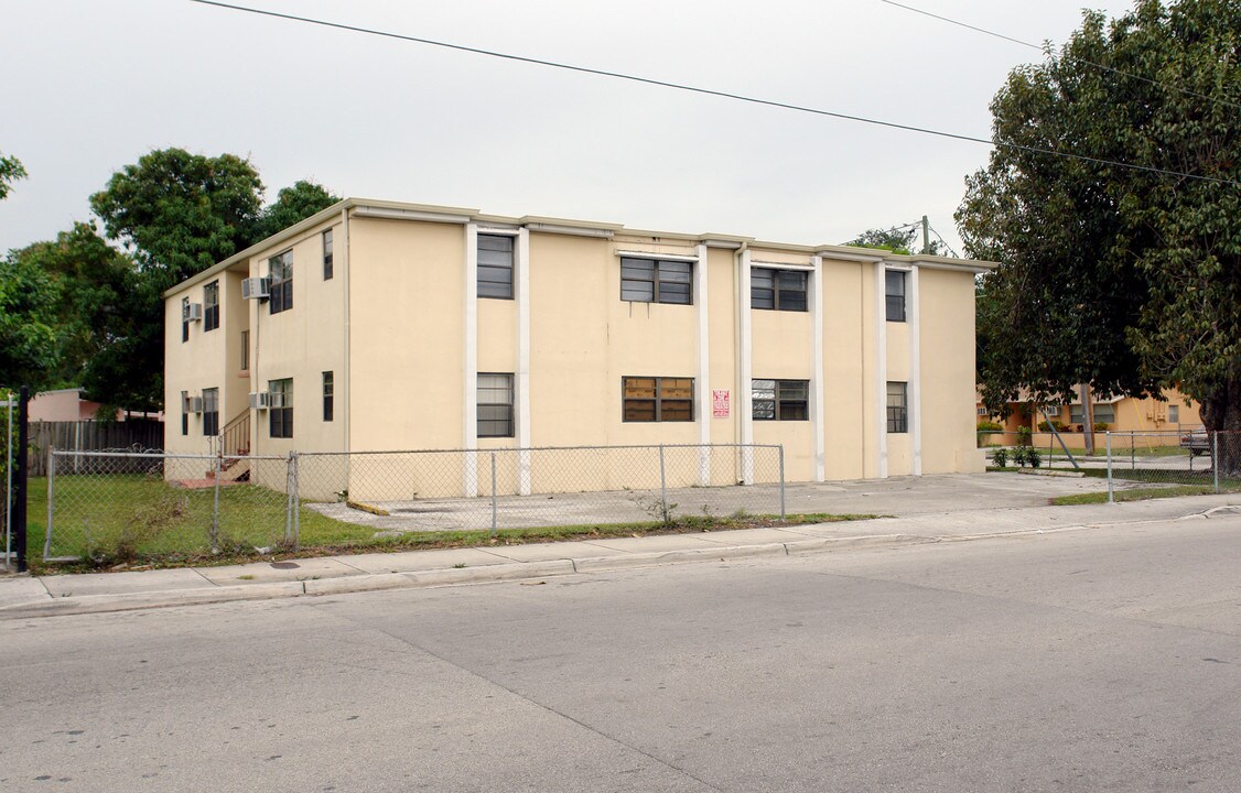 2620 NW 10th Ave in Miami, FL - Building Photo