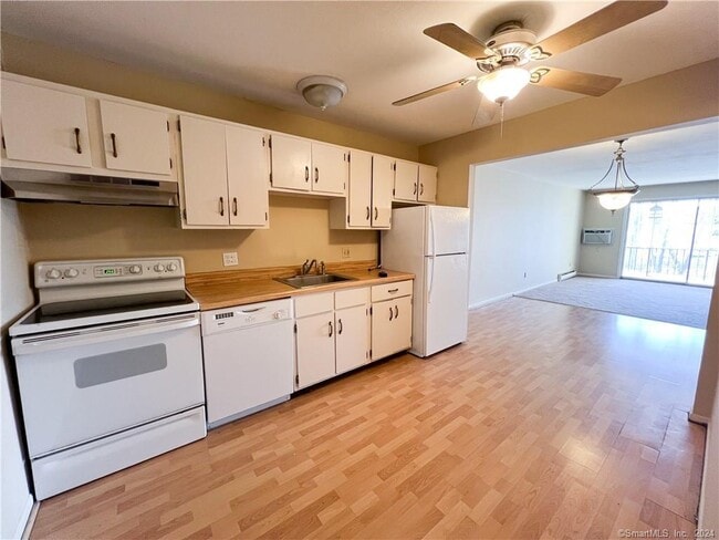 185 Melba St in Milford, CT - Building Photo - Building Photo