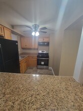 9448 Lansford St, Unit 1st Flr in Philadelphia, PA - Foto de edificio - Building Photo