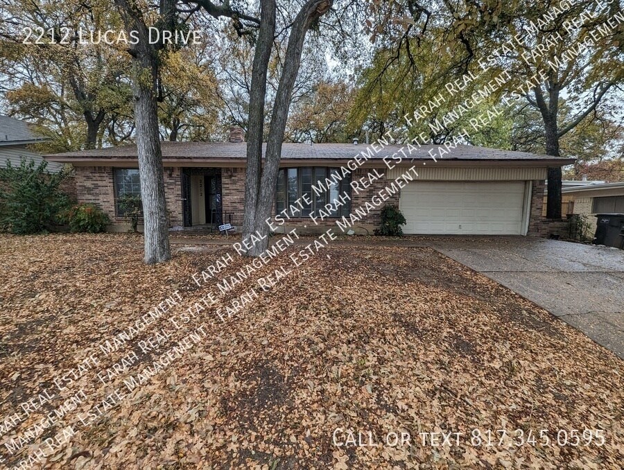2212 Lucas Dr in Fort Worth, TX - Building Photo