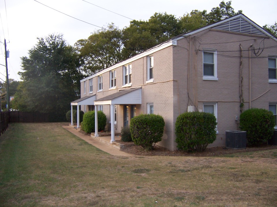 Wareingwoood Apartments in Montgomery, AL - Foto de edificio