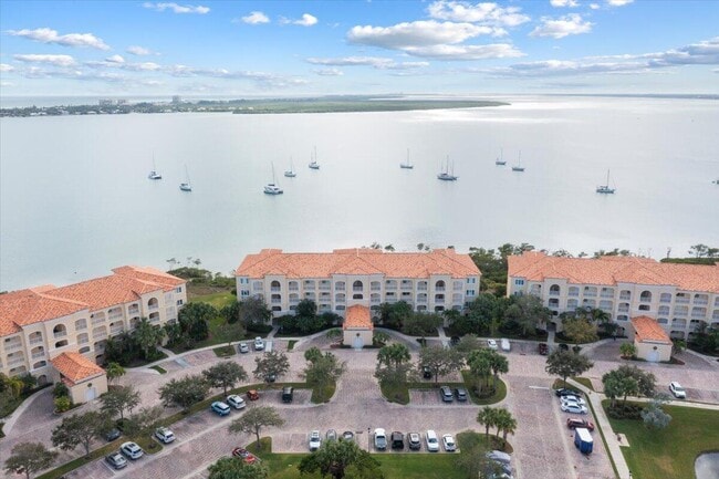 property at 23 Harbour Isle Dr W