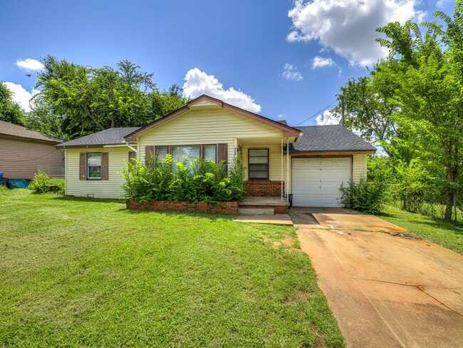 928 N Locust Ln