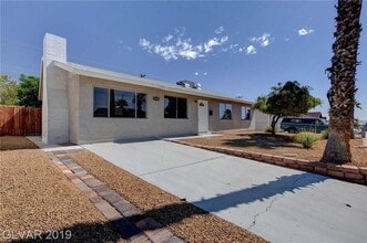 6548 Burgundy Way in Las Vegas, NV - Building Photo - Building Photo