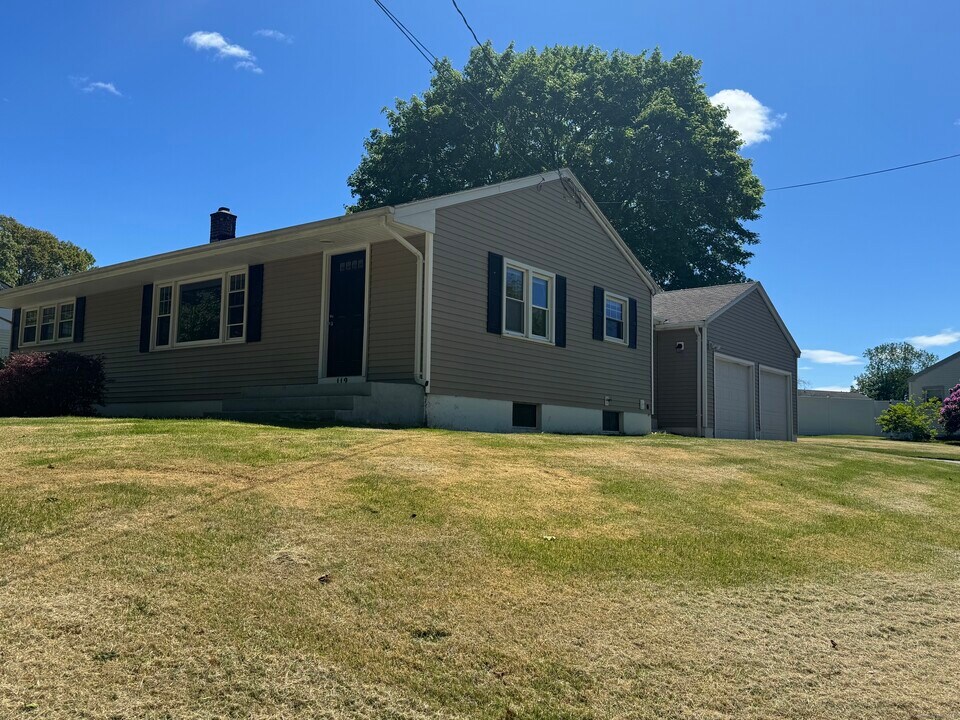 112 Fog Plain Rd in Waterford, CT - Building Photo