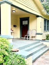 210 S Rosemont Ave in Dallas, TX - Building Photo - Building Photo