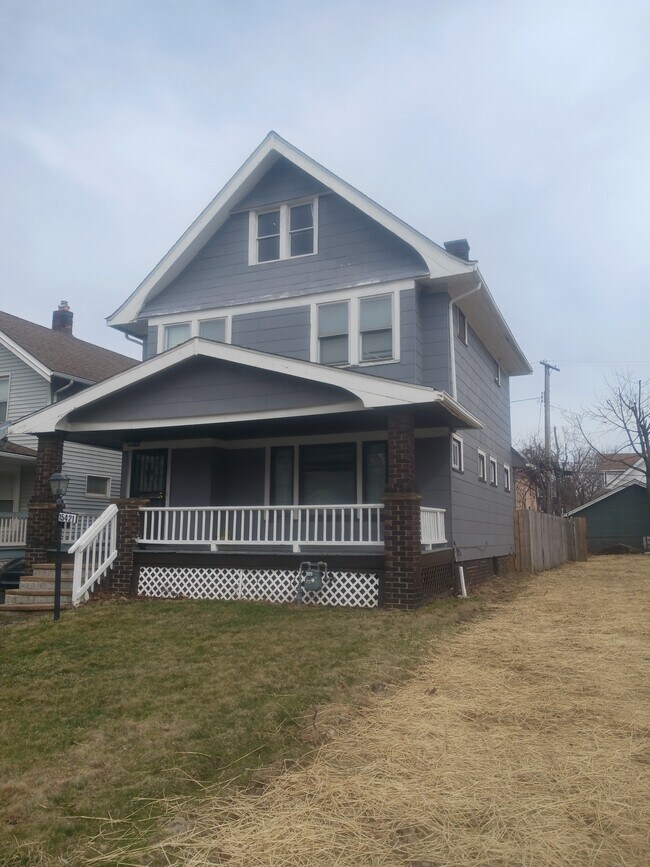 property at 15421 Huntmere Ave