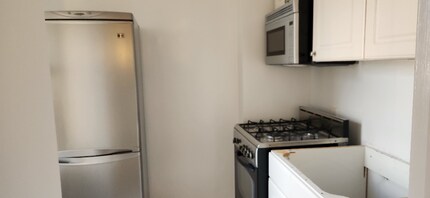 95 Christopher St in New York, NY - Building Photo - Building Photo