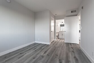 Hoover Hilltop in Los Angeles, CA - Foto de edificio - Interior Photo