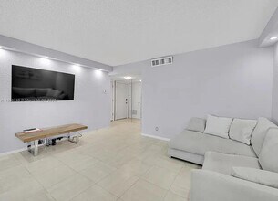 1880 S Ocean Dr in Hallandale Beach, FL - Foto de edificio - Building Photo