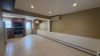 86 Notre Dame Ave, Unit 1 in Staten Island, NY - Building Photo - Building Photo