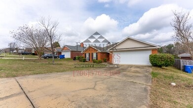 8031 Garrett Pines Dr in Columbus, GA - Building Photo - Building Photo