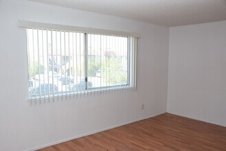 5267 Retablo Ave in Las Vegas, NV - Building Photo - Building Photo