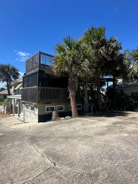 1207 N Atlantic Ave in New Smyrna Beach, FL - Building Photo