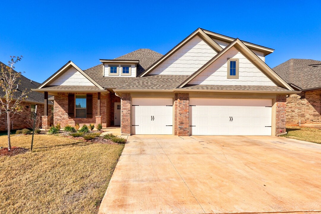 19013 Grove Pkwy in Edmond, OK - Building Photo