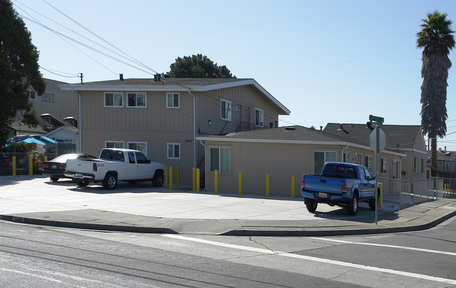 2408-2410 Market Ave in San Pablo, CA - Foto de edificio - Building Photo