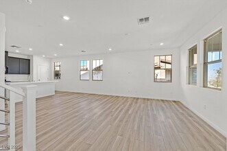 148 Silver Run Ln in Las Vegas, NV - Building Photo - Building Photo