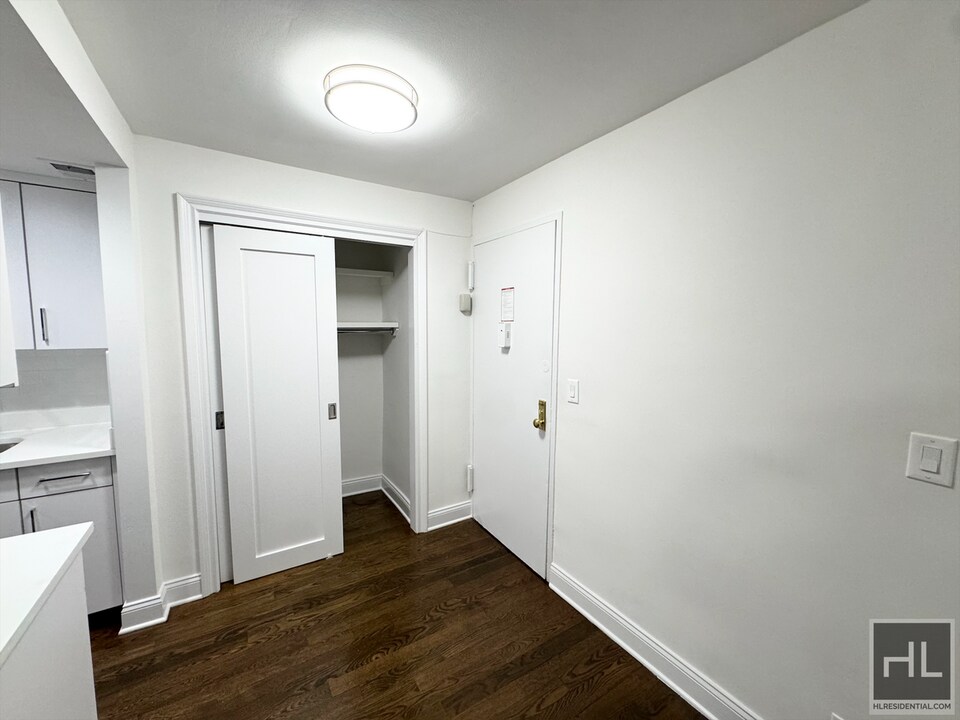 EAST 56 STREET in New York, NY - Building Photo