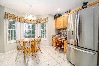601 Larson Dr in Danbury, CT - Building Photo - Building Photo