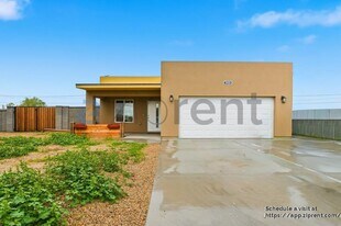 1121 E Apache St in Phoenix, AZ - Building Photo