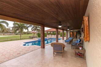 19701 W Oakmont Dr in Hialeah, FL - Building Photo - Building Photo