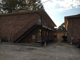 122 South Debardeleben Street, Unit A in Auburn, AL - Building Photo