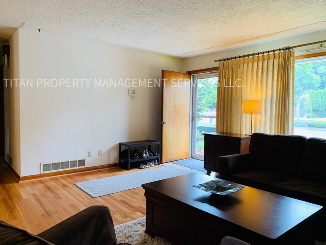 13924 E Burnside St in Portland, OR - Building Photo - Building Photo