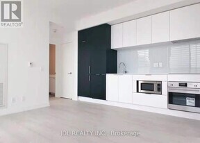 33 Helendale Ave in Toronto, ON - Building Photo