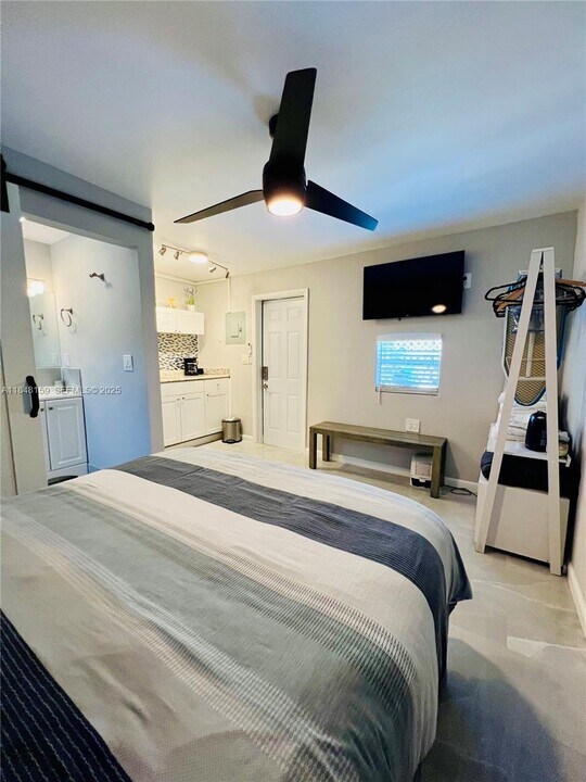 361 SW 20th Rd in Miami, FL - Building Photo