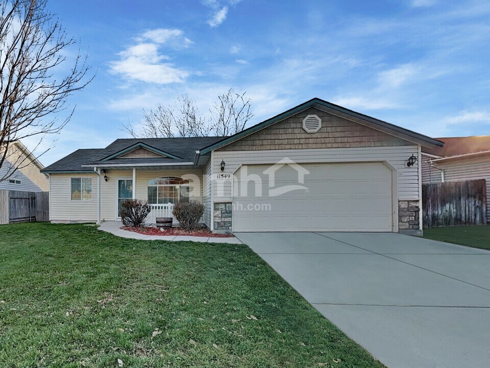 11549 Roanoke Dr in Caldwell, ID - Foto de edificio