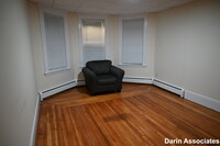 115 Thurston St, Unit 1 in Somerville, MA - Foto de edificio - Building Photo