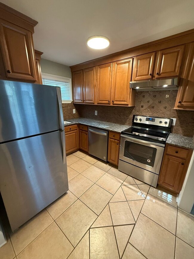 652 W Tharpe St in Tallahassee, FL - Building Photo - Building Photo