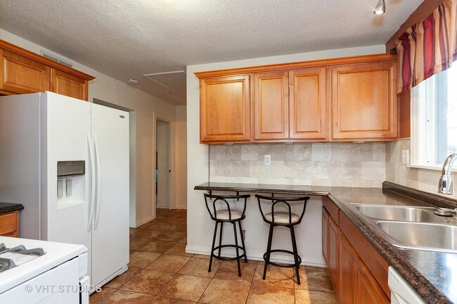 804 Tomahawk Trail in Round Lake Heights, IL - Foto de edificio - Building Photo