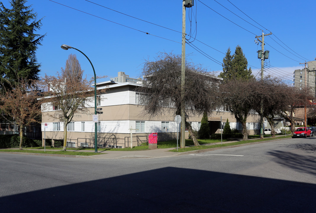 985 Nicola St in Vancouver, BC - Building Photo