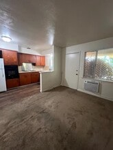 2410 N Angus St in Fresno, CA - Building Photo - Building Photo
